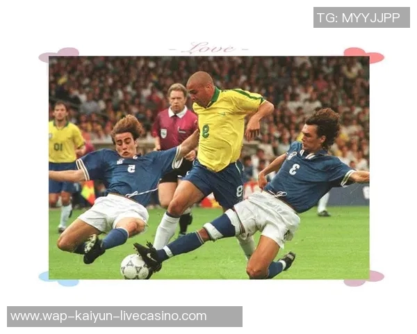 足球假动作的魅力与技巧解析如何在比赛中巧妙运用假动作迷惑对手