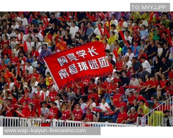 足球啦啦队的激情与魅力如何点燃赛场氛围与球迷热情